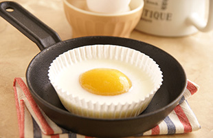 4 おかしな目玉焼き（黄桃と牛乳かん）